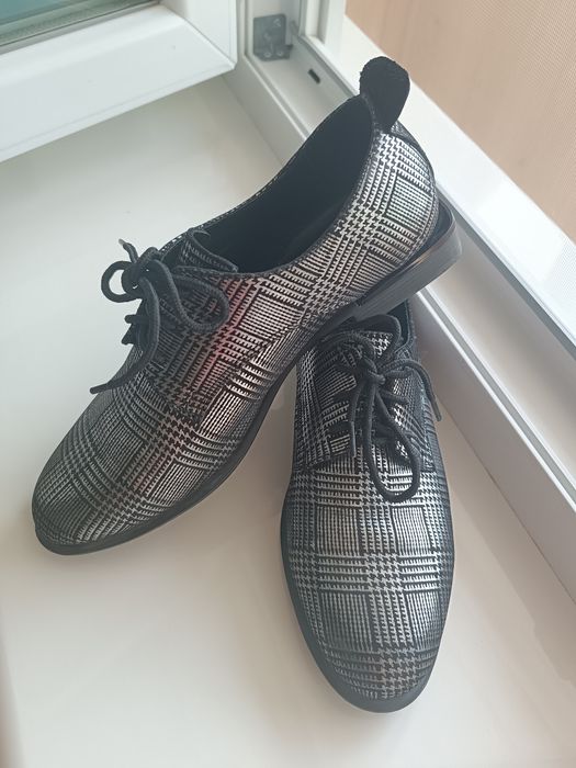 Жіночі шкіряні туфлі оксфорди