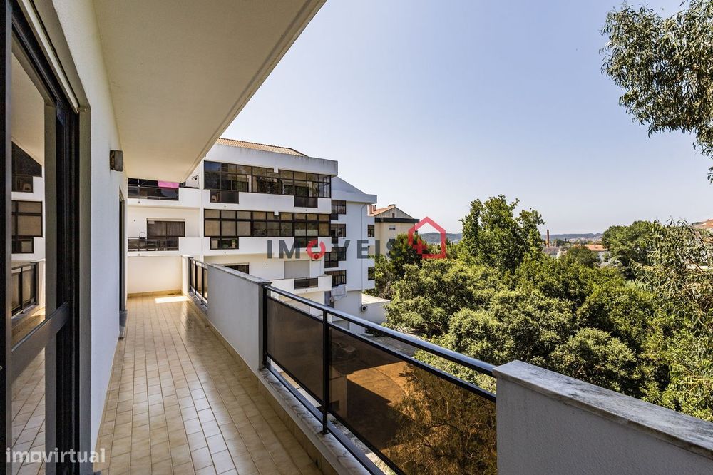 Quarto (para professoras) em apartamento T3 - Quinta do Amparo