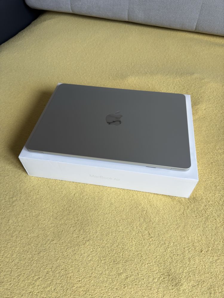 MacBook Air m2 13,6
