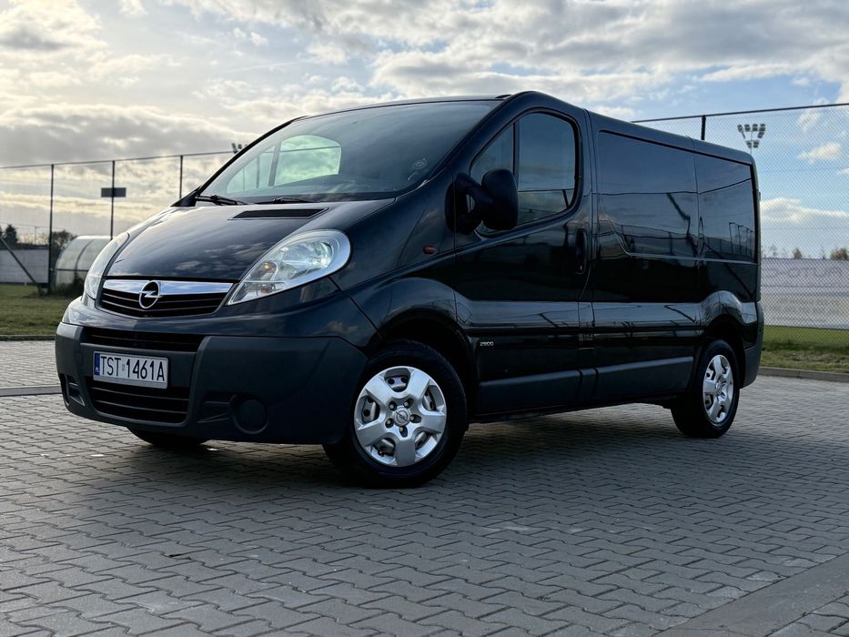 Opel VIVARO  2.5 _ 145 KM _ H1L1 _ Klima _ Serwis _ Zadbany _ Czarny _ Skrzydełka