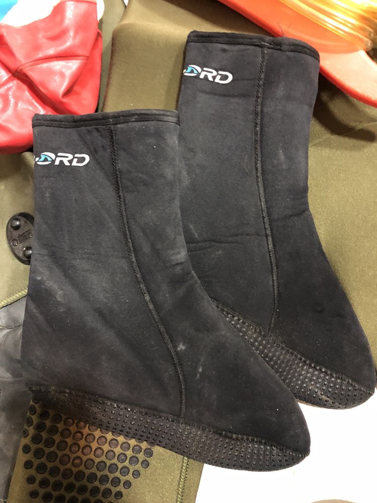 Luvas Nava, botas, boia Omersub caça submarina