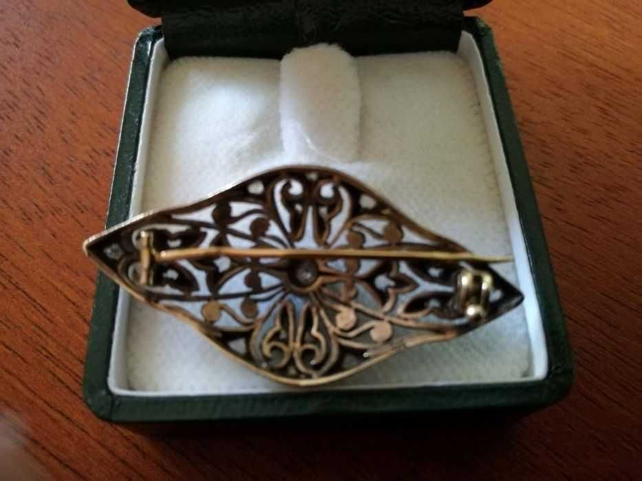 Alfinete de senhora em prata, ouro e diamantes