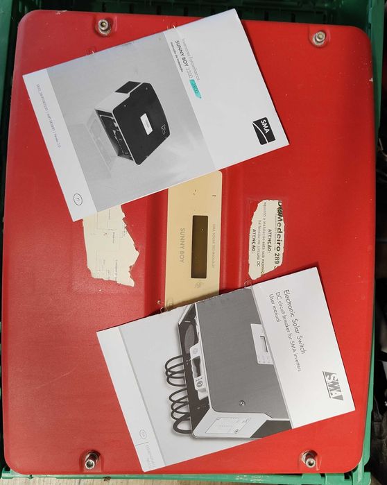 Inversor fotovoltaico com disjuntor acoplado