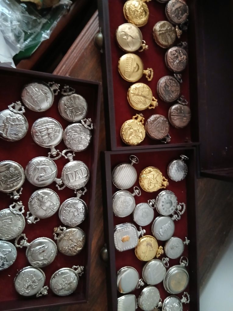Coleção 50 relógios de bolso por   380 €