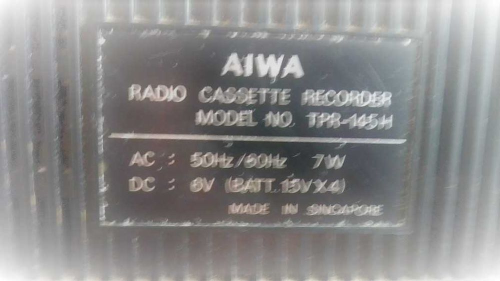 Rádio  Aiwa, modelo TPR145,