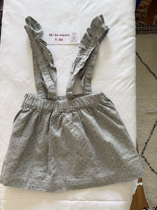 Saia de menina com alças regulaveis da marca chicco