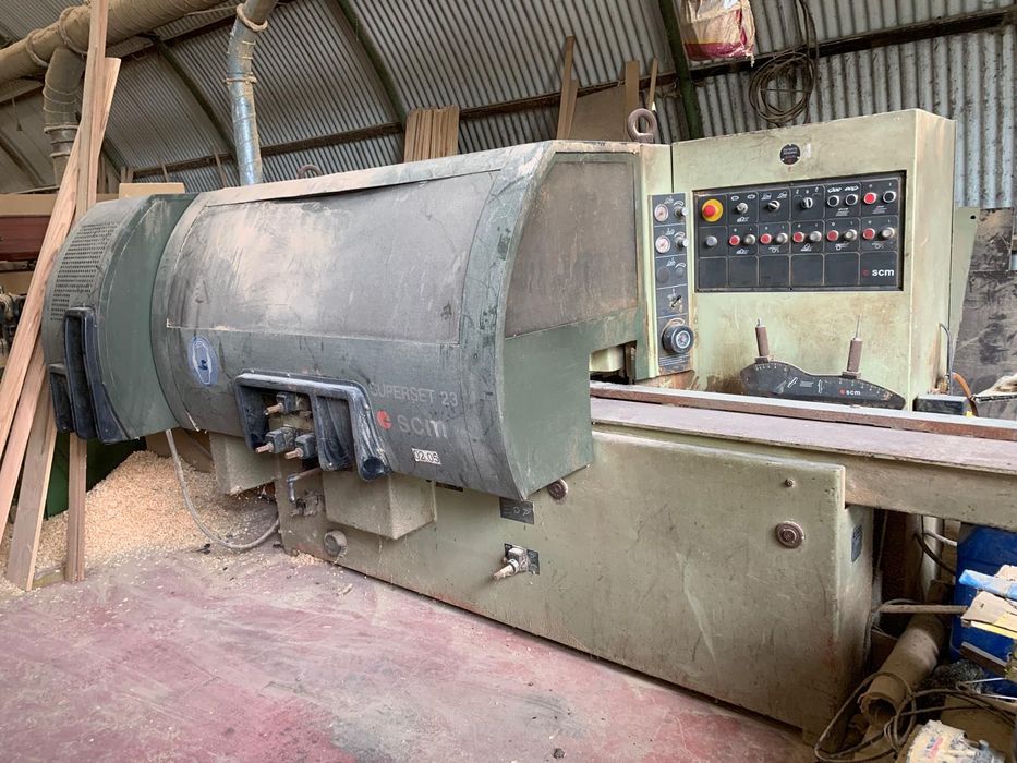 Molduradora SCM (trabalha tábuas até 23cm)