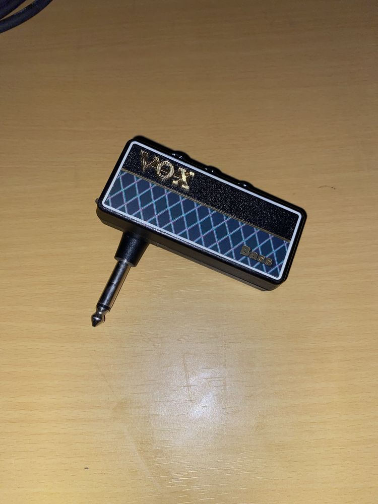 Baixo elétrico 4 cordas