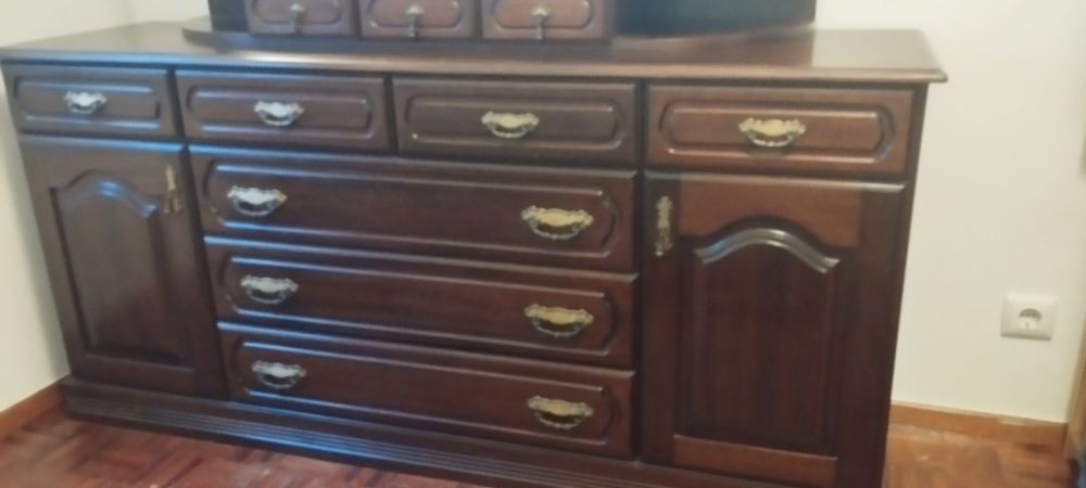 Cómoda e cama de casal