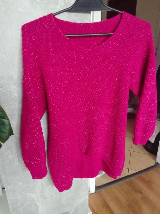 Sweterek fuksja ze srebrną nitką