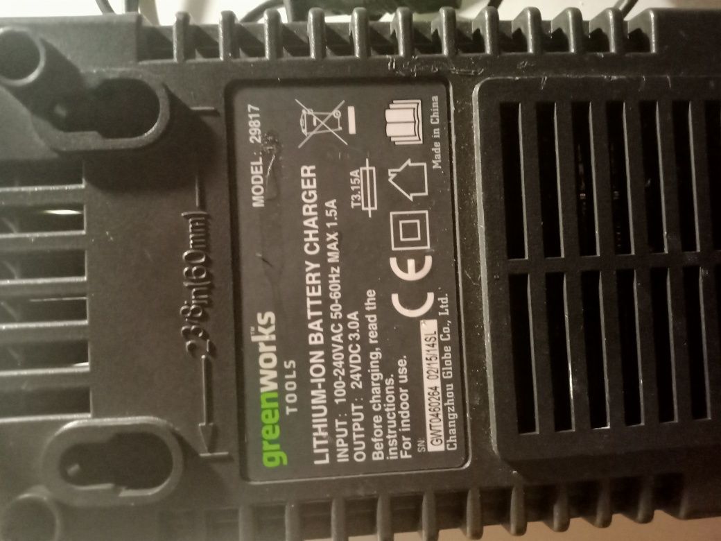 Ładowarka do akumulatorów marki greenworks 24v