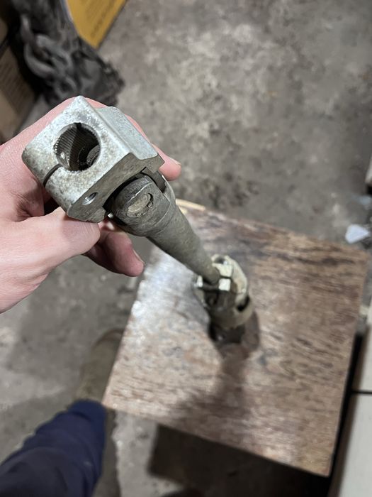 Рульовий кардан bmw x3 e83 під відновлення