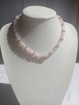 Różowy naszyjnik z serduszkiem i przekładkami aesthetic jewelry viral