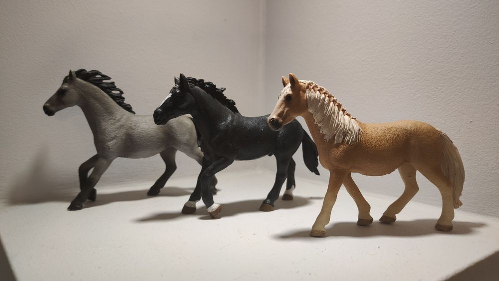 Zestaw koników marki Schleich