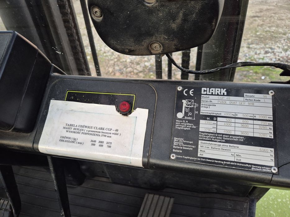 Wózek widłowy Clark na gaz LPG