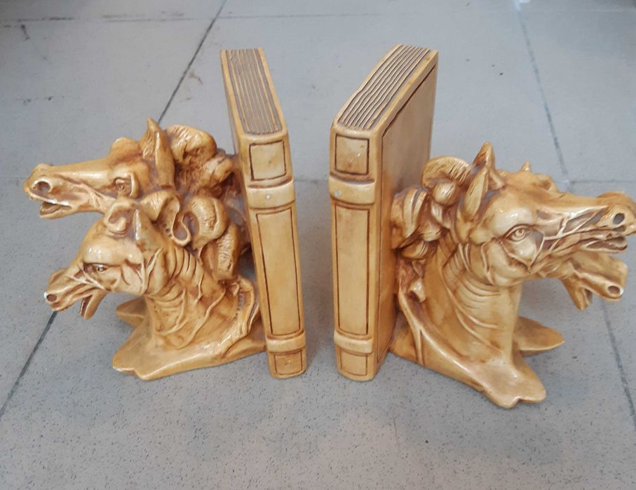 Magnificos Ampara Livros, antigos em faiança Portuguesa