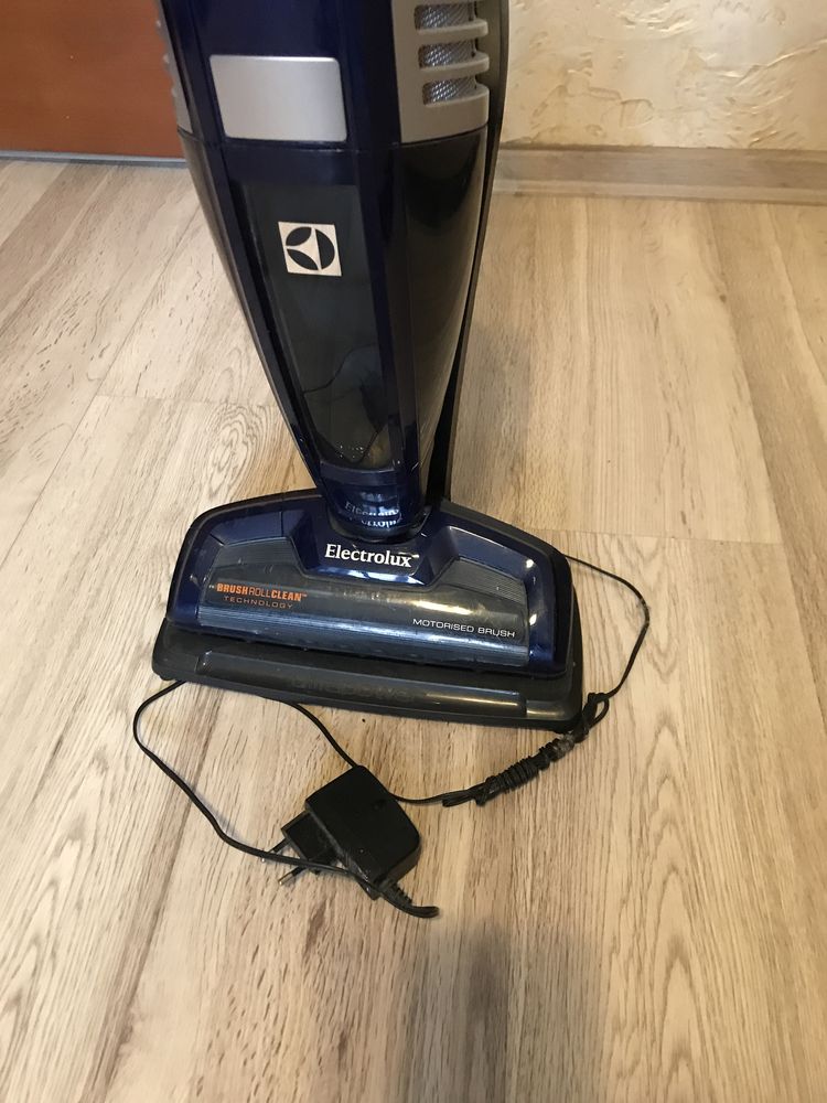 Аккумуляторный пылесос Electrolux ZB5012