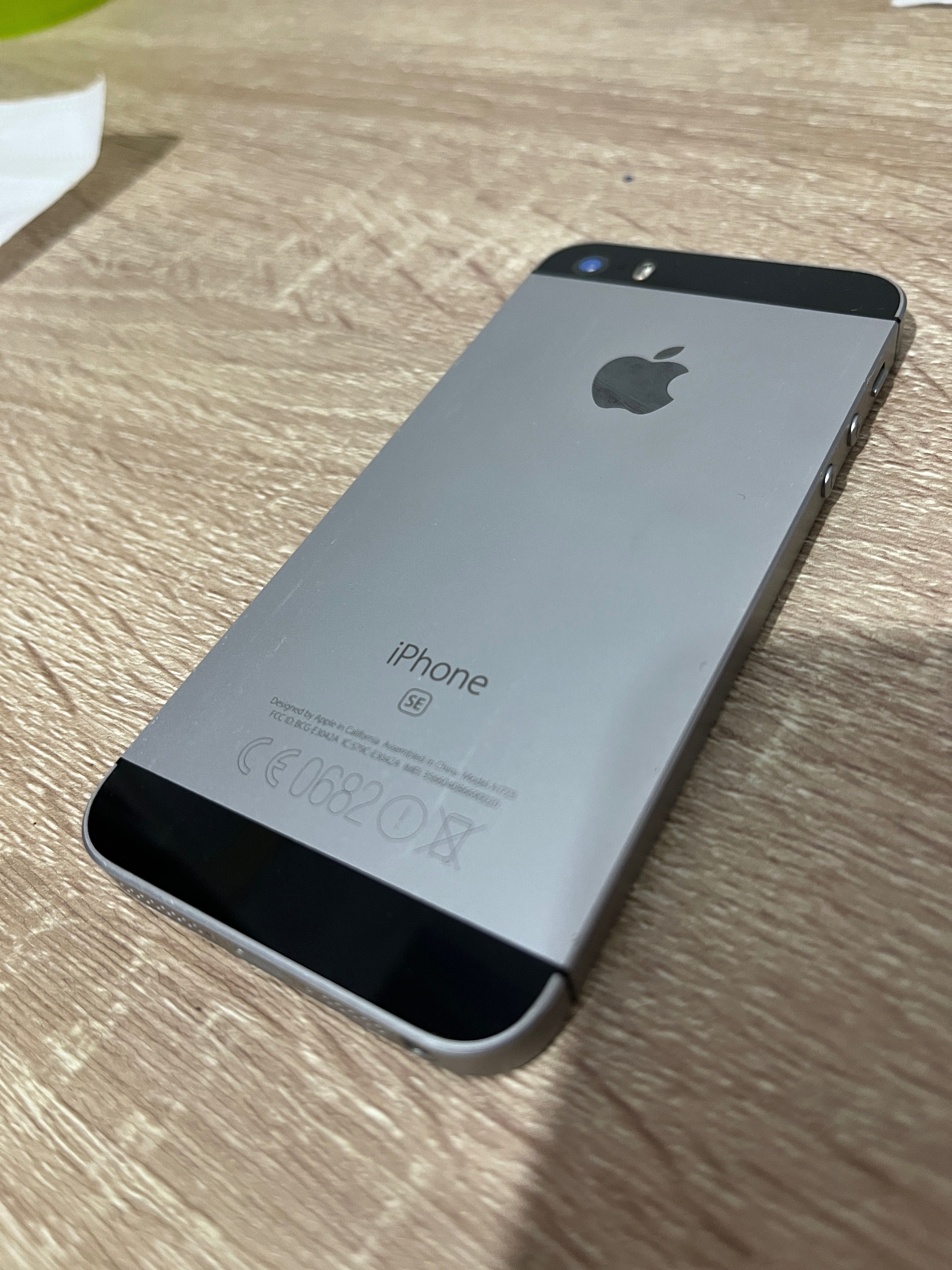 iPhone SE cinzento escuro