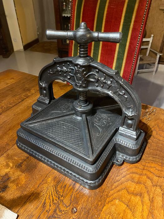 Prensa de encadernação antiga