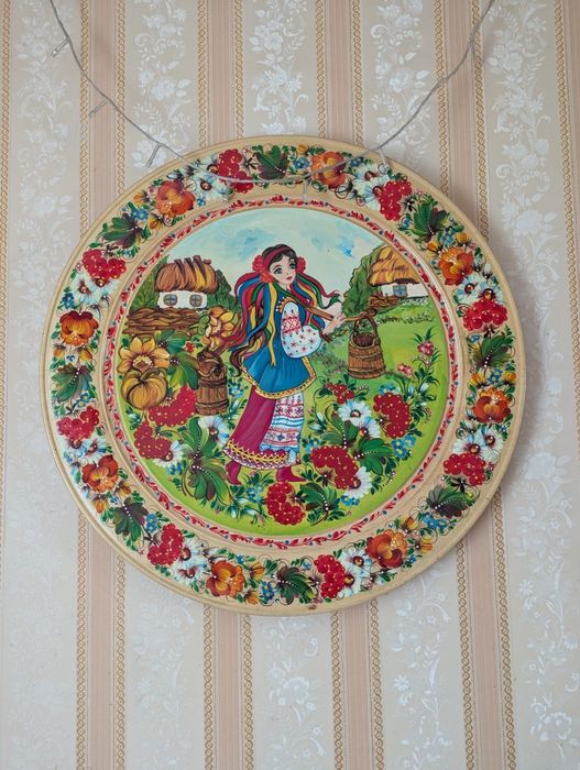 Тарілка настінна дерев'яна.