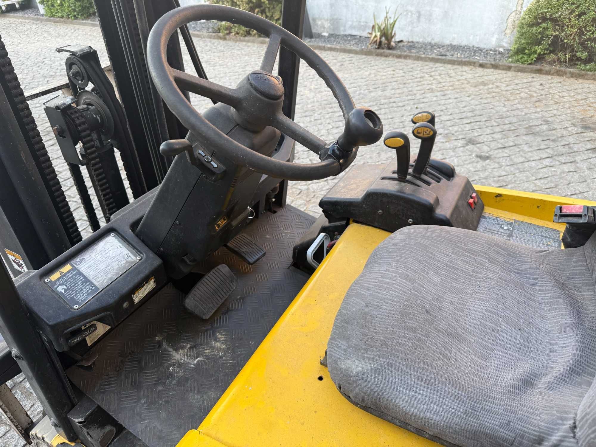 Empilhador elétrico Yale 1.6T
