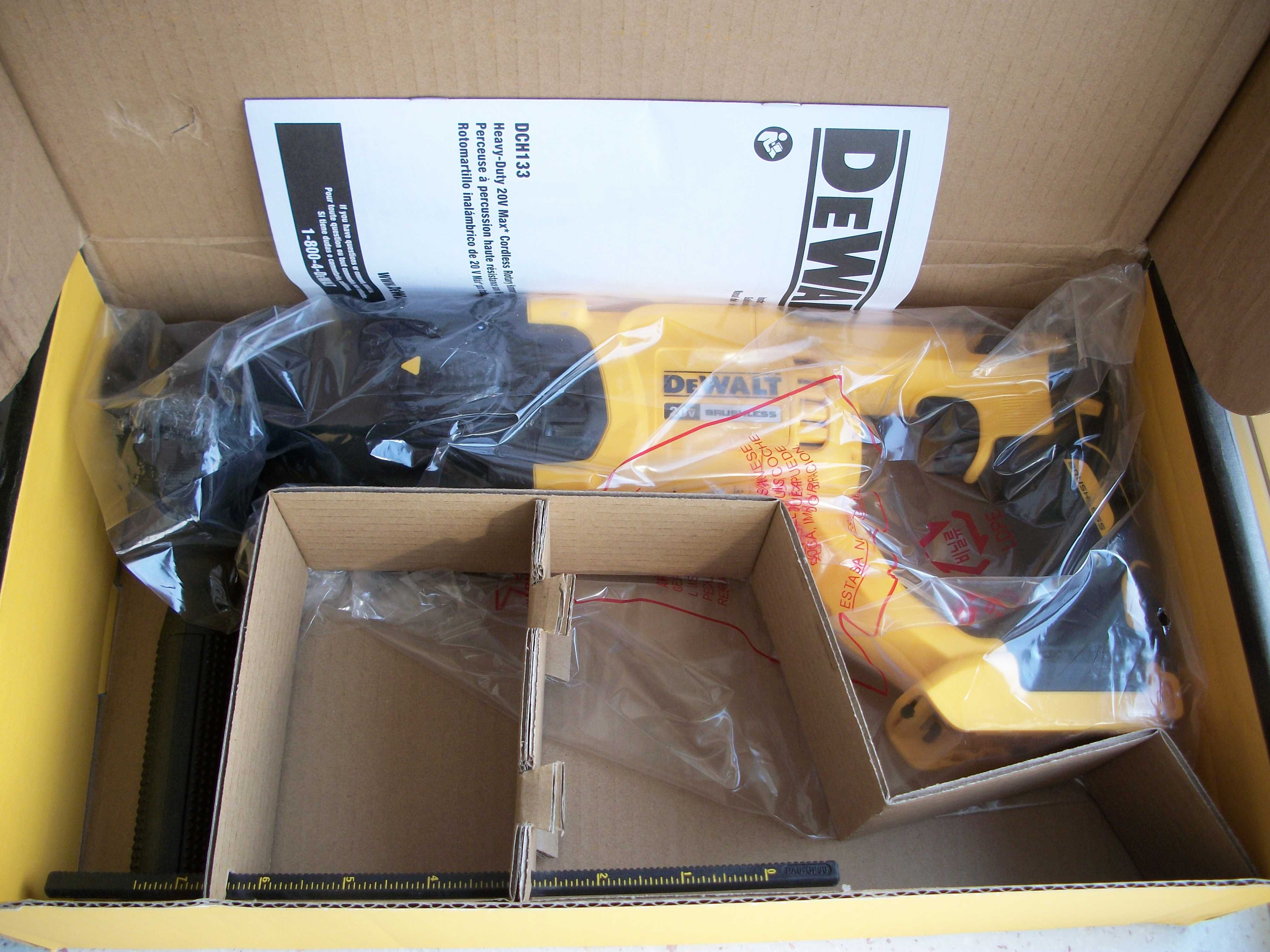 Бесщеточный аккумуляторный перфоратор DeWalt DCH133B 20V MAX