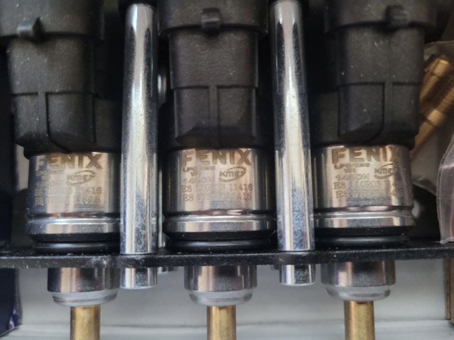Форсунки КМЕ Fenix в рейці на 3 цил.