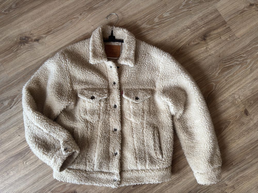 Шерпа куртка levis M оригинал жіноча