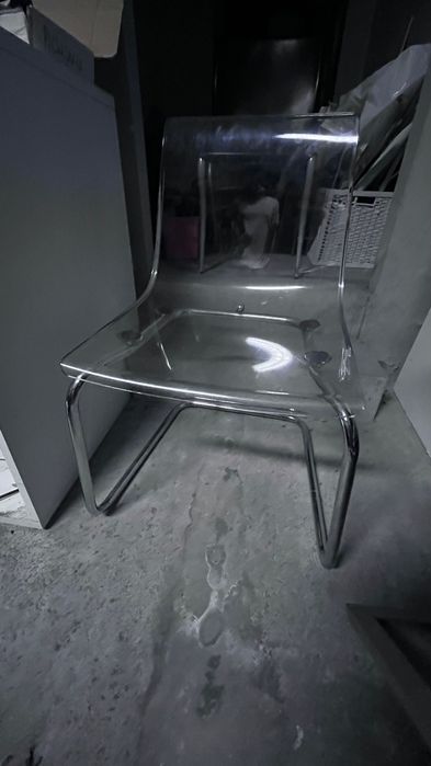 Cadeira transparente Ike