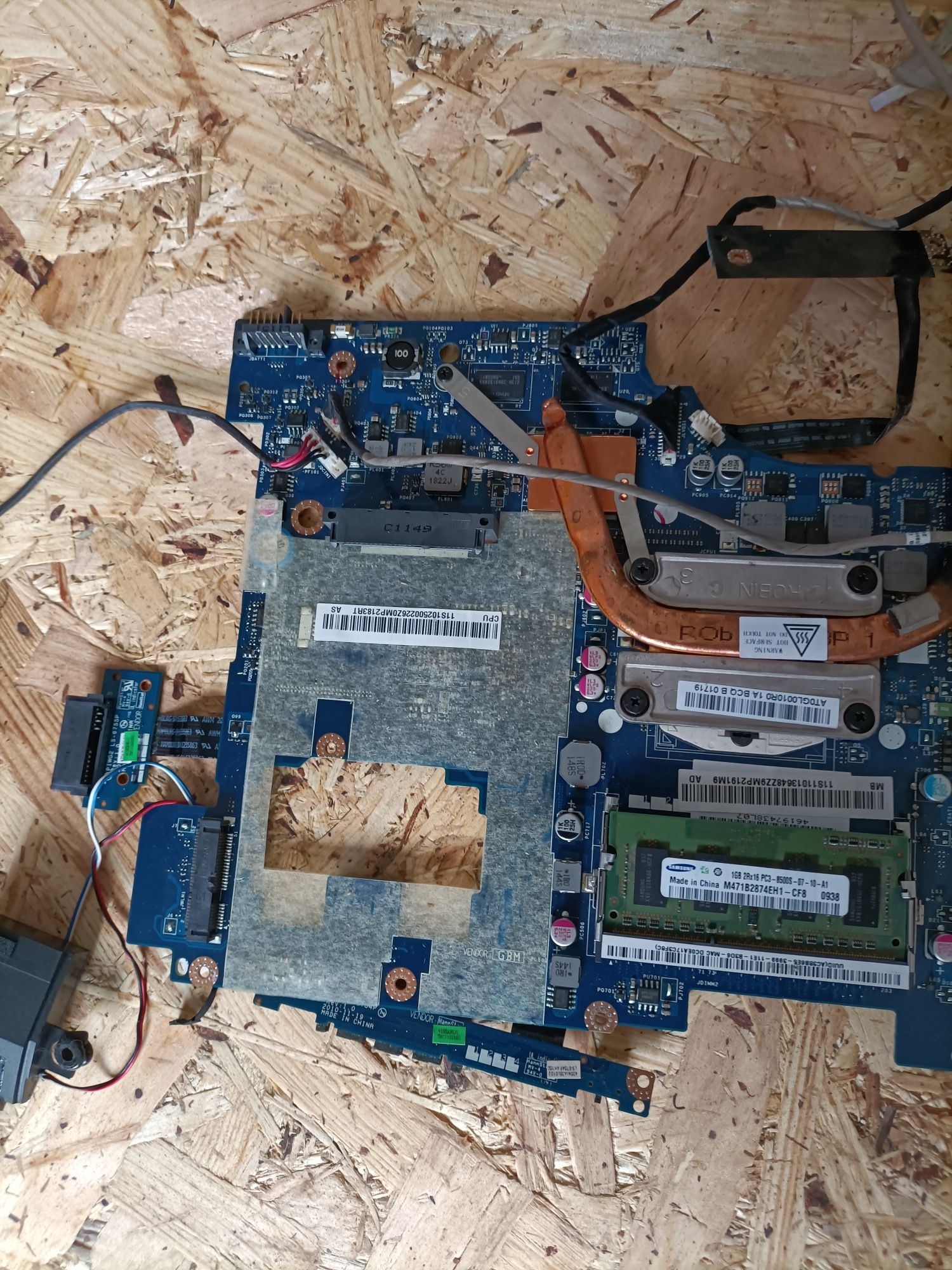 Sprzedam sprawna płytę główną Lenovo
