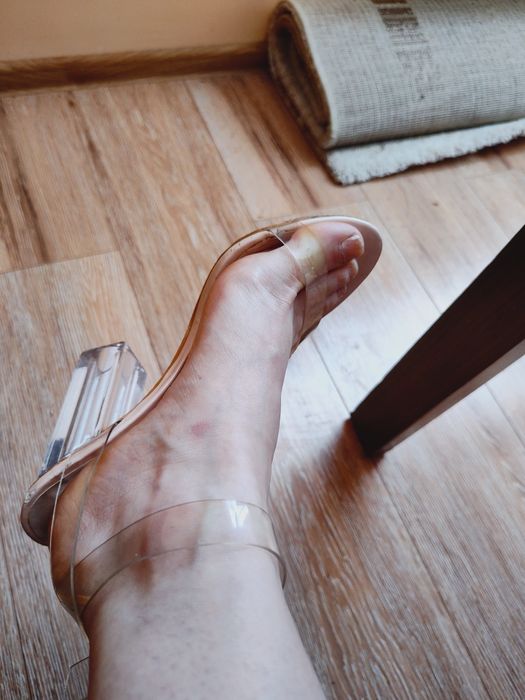 Transparentne przezroczyste sandały na słupku 38