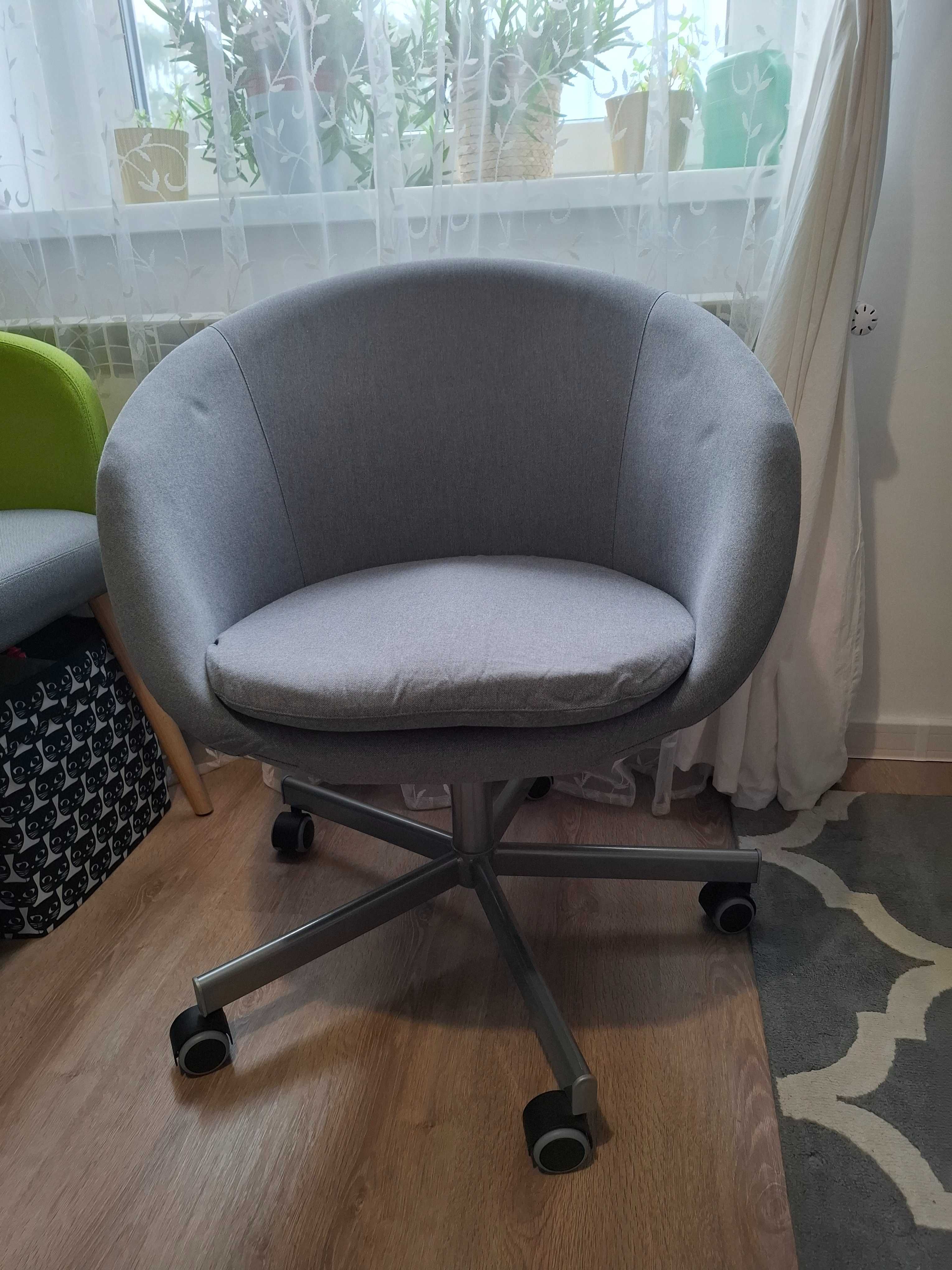 SKRUVSTA
Krzesło obrotowe Ikea Vissle szary