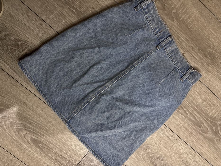 Джинсова спідниця на гудзиках