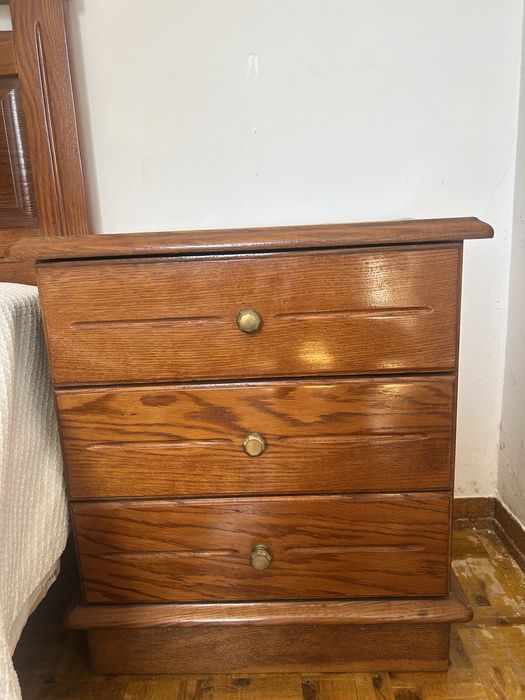 Cama de casal em madeira