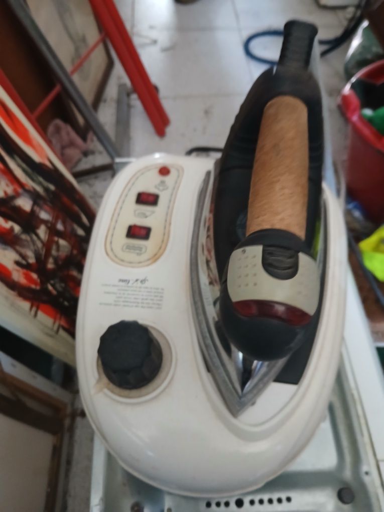 Ferros a vapor com caldeira a trabalhar bem