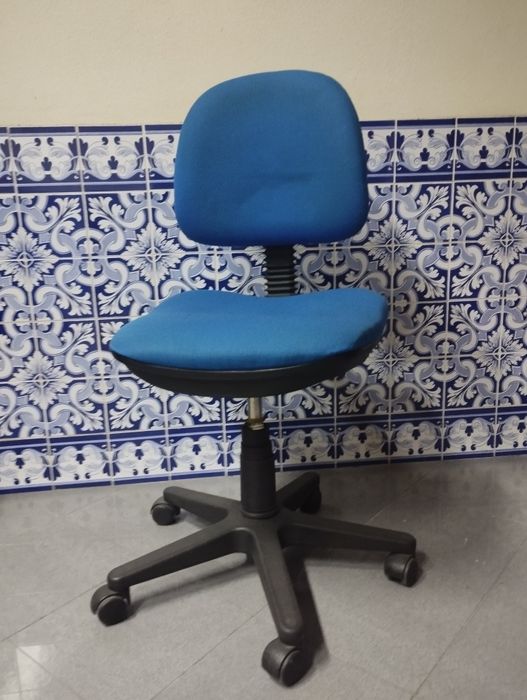 Cadeira de escritório azul
