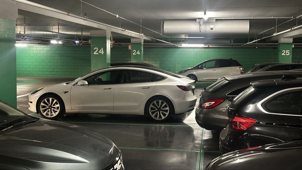 Tesla model 3 - lisboa