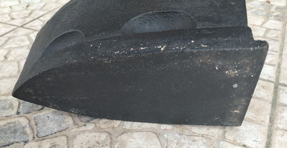 Ferro engomar a carvão