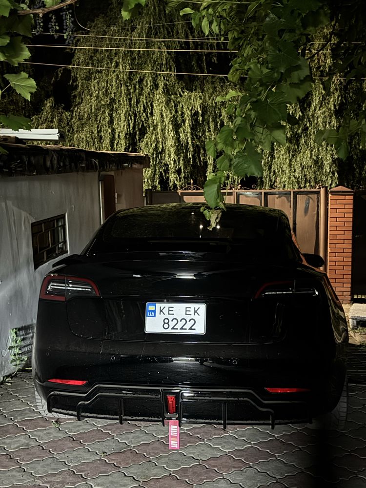 Tesla model 3 2019 рік