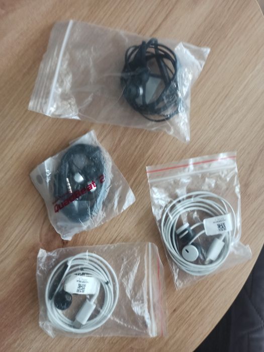 Ładowarki LG, słuchawki, kabel