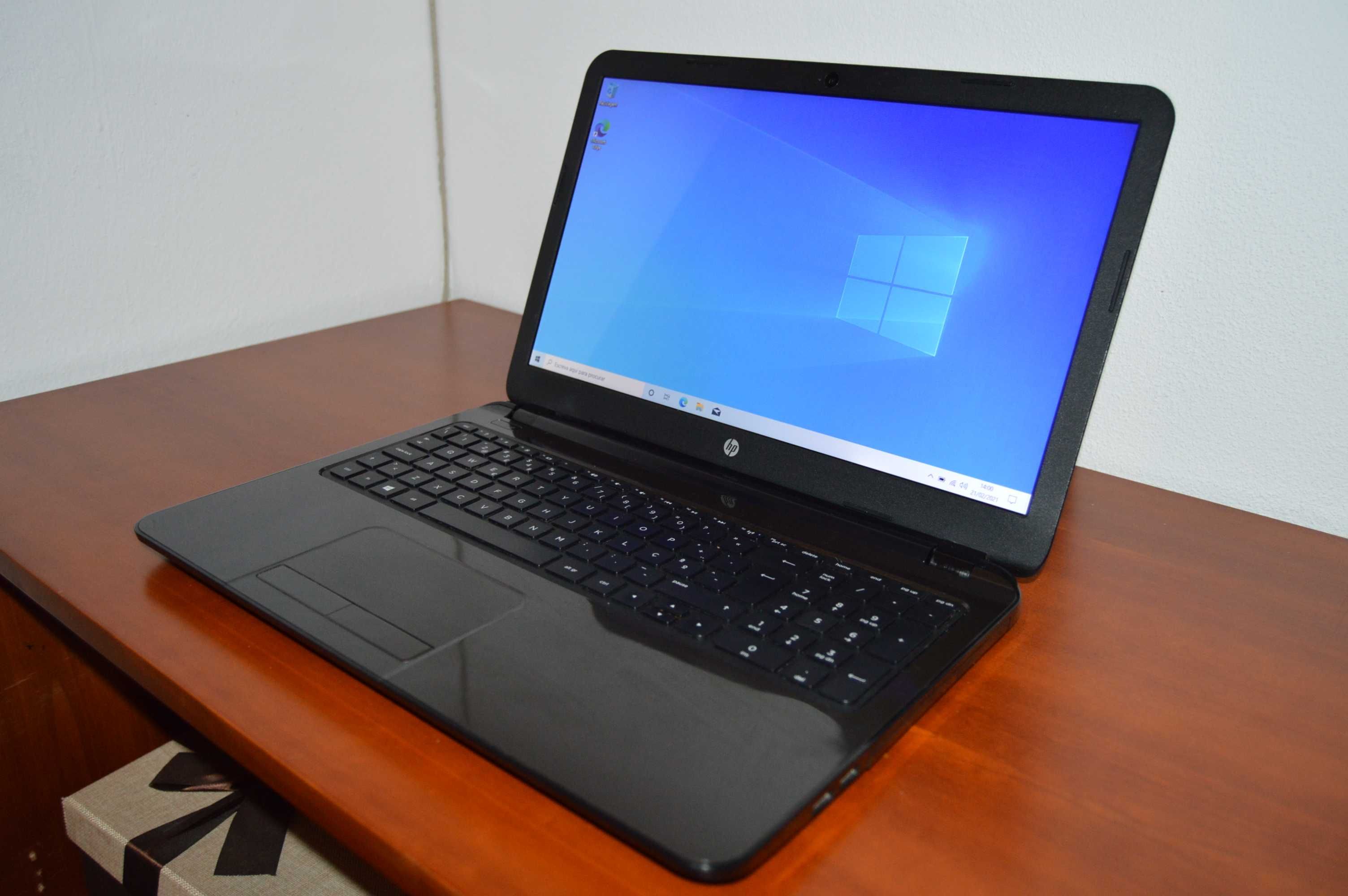 HP Sleekbook 15 (I3, 4GB, GT820M)