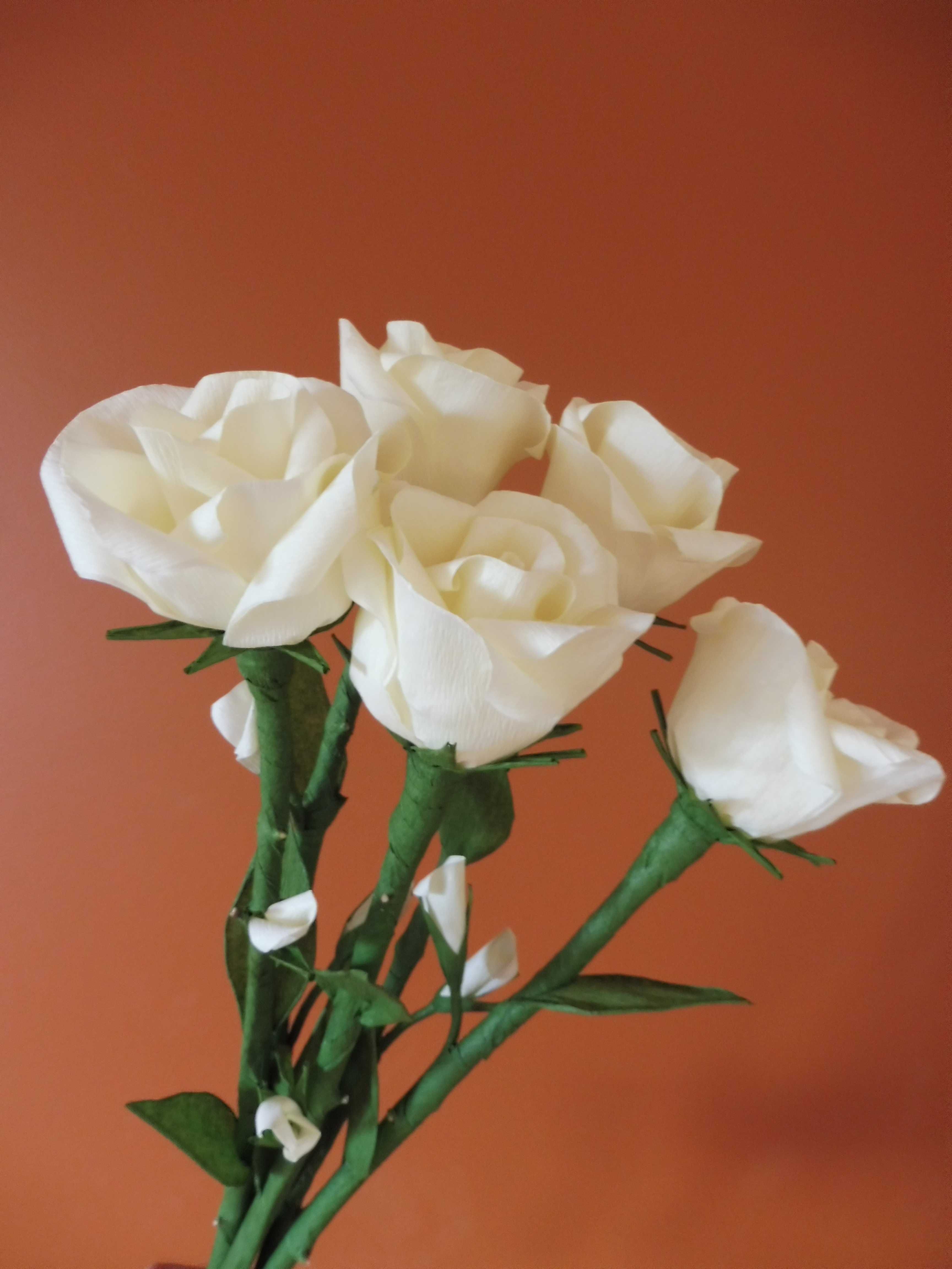 Róże z bibuły - Kwiaty z bibuły