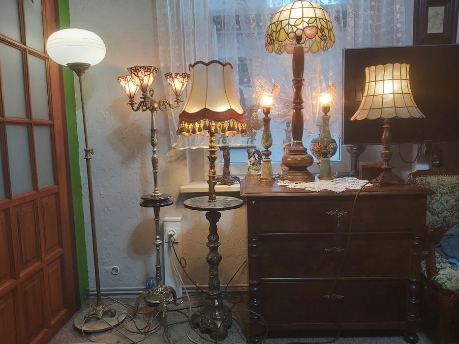 Kolekcja starych lamp elektrycznych