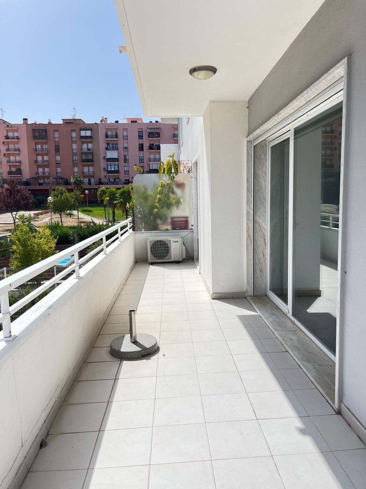 T1 Luminoso (Telheiras) com 100m2