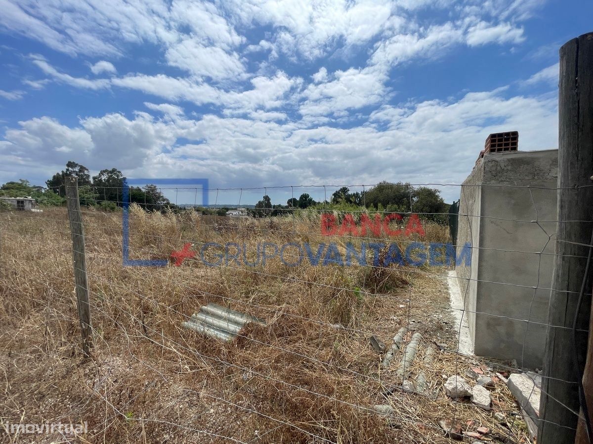 Terreno Rústico com 16.040m2 para construção na Moita