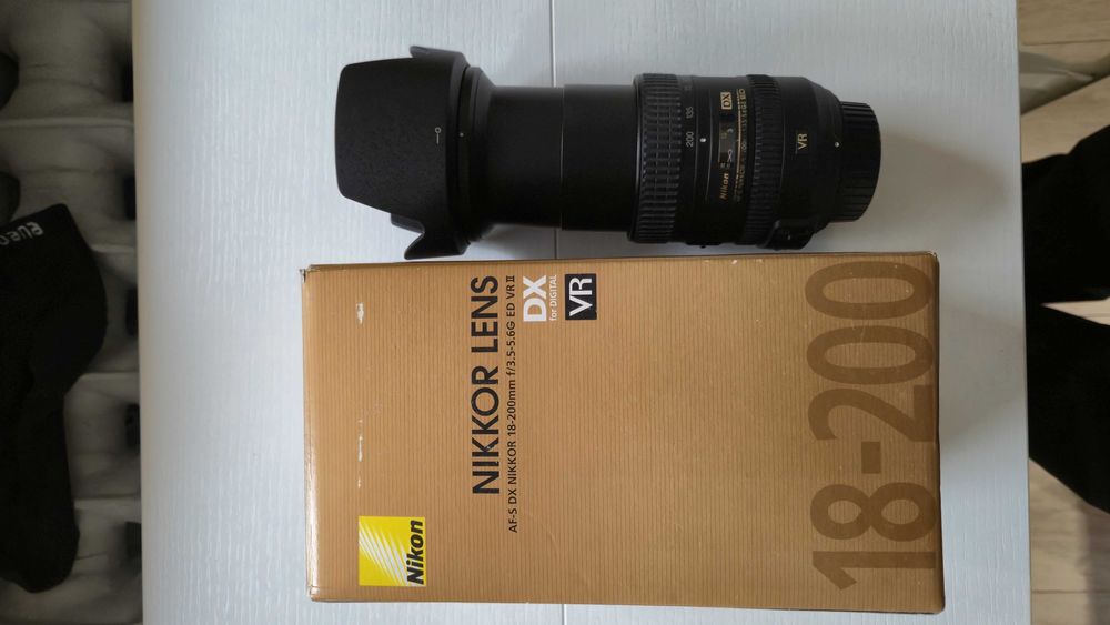 Nikon AF-S DX NIKKOR 18-200mm f / 3,5-5,6G ED VR II