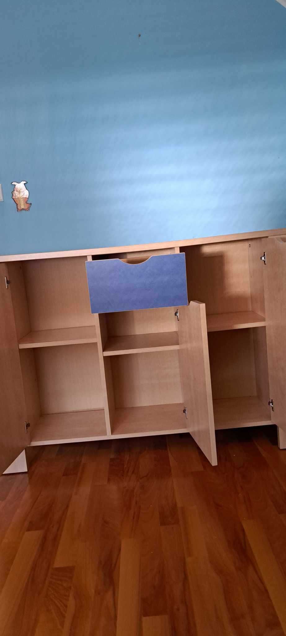 Komplet mebli dziecięcych (łózko ,biurko ,szafka ,2 komody)
