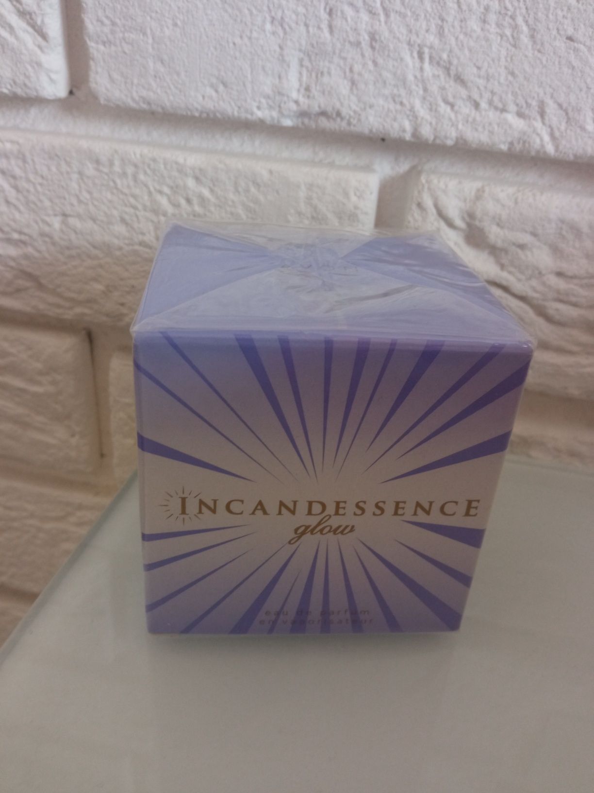 Woda perfumowana Incandessence glow Avon