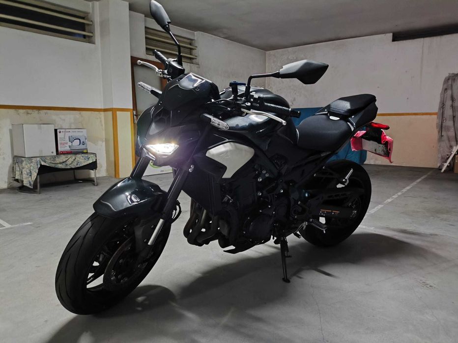 Kawasaki Z900 modelo 2025