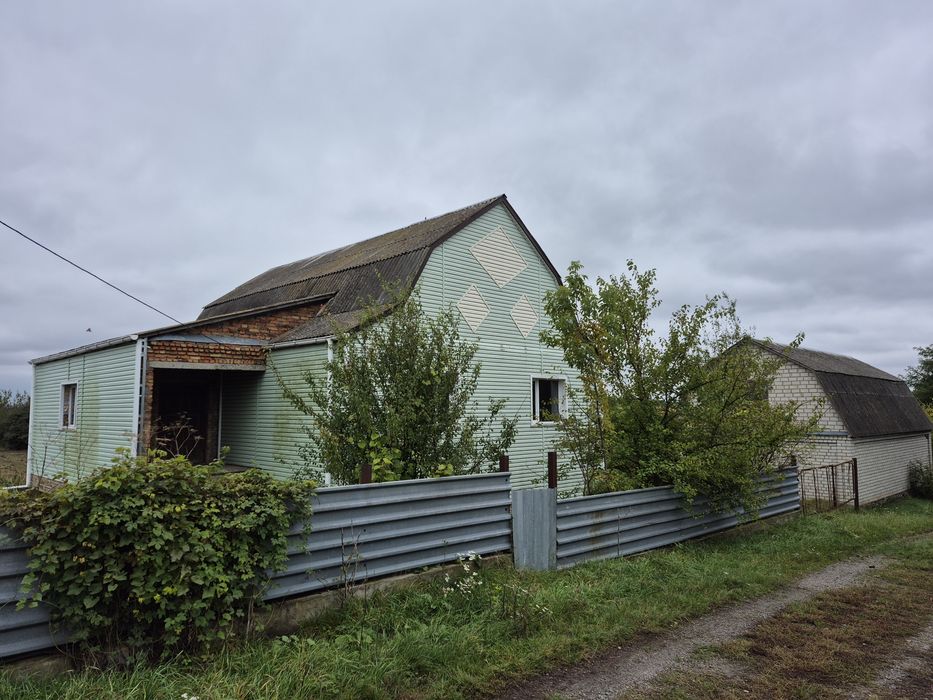 Продам будинов в селі Старому Острополі